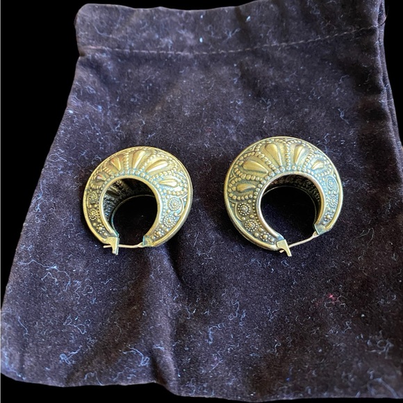 Pretty Vintage Gold tone earrings - Picture 2 of 2